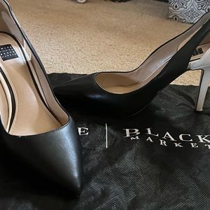 Like New WHBM black and white heels size 6.5M- so classy!